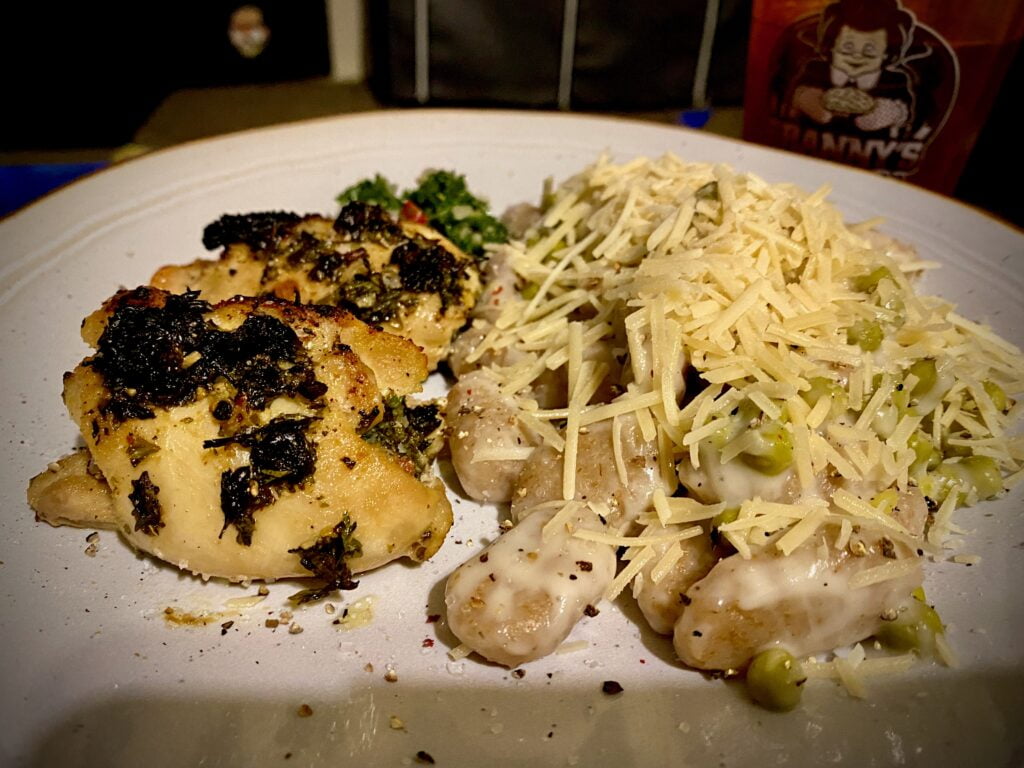 Gratin de gnocchi aux petits pois et allumettes de lardons and a bonus